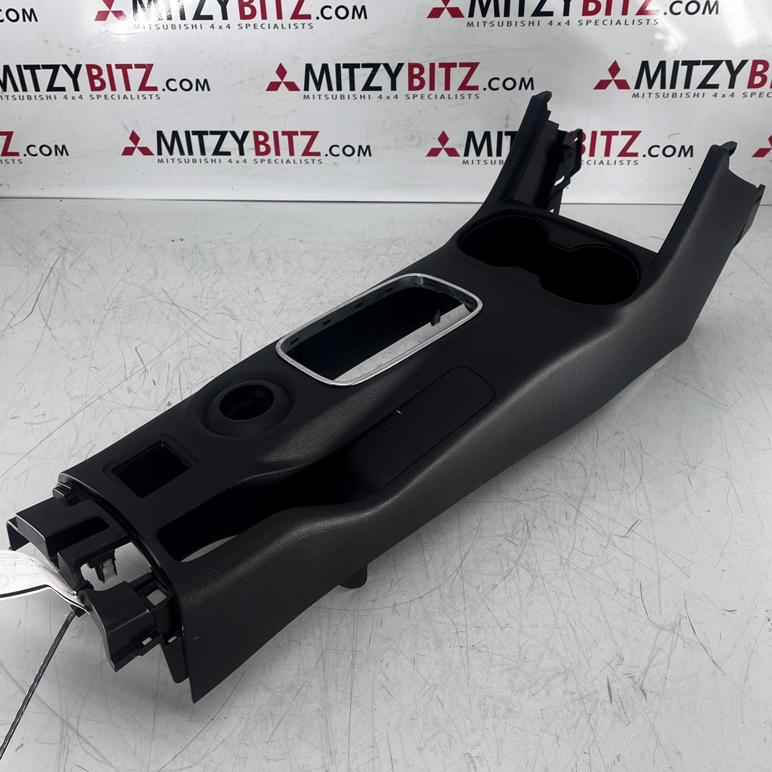 CENTRE CONSOLE PANEL TRIM MITSUBISHI OUTLANDER GF2W 2.0