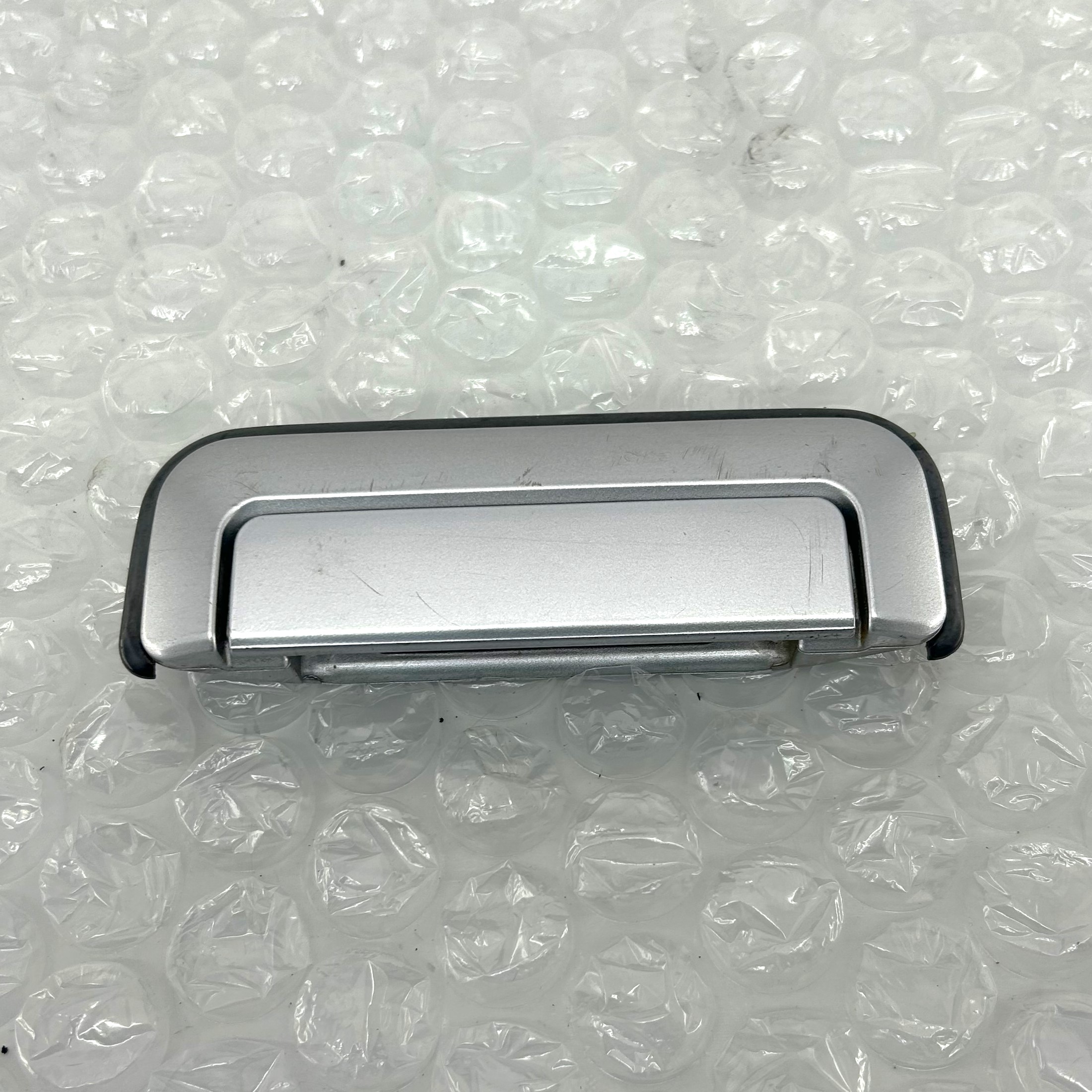 DOOR HANDLE FRONT LEFT MITSUBISHI NATIVA K86W MK1 3.0