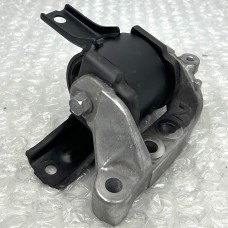 FRONT ENGINE MOUNTING BRACKET