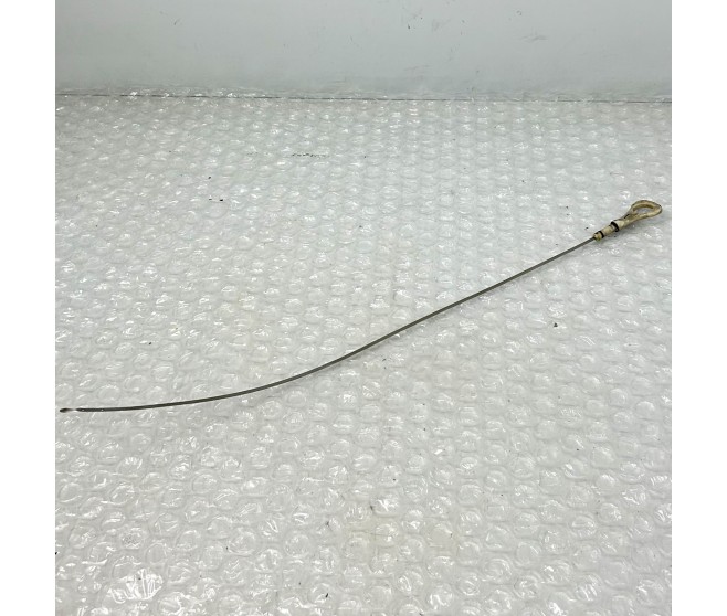 ENGINE OIL LEVEL DIPSTICK GAUGE FOR A MITSUBISHI PAJERO/MONTERO - V98W