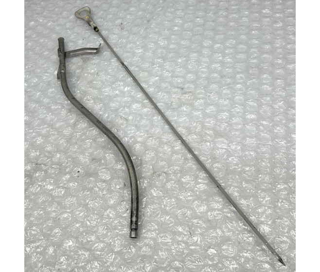 ENGINE OIL DIPSTICK TUBE AND LEVEL GAUGE FOR A MITSUBISHI PAJERO - V98W