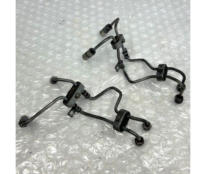 FUEL INJECTION PIPES FOR A MITSUBISHI PAJERO - V98W