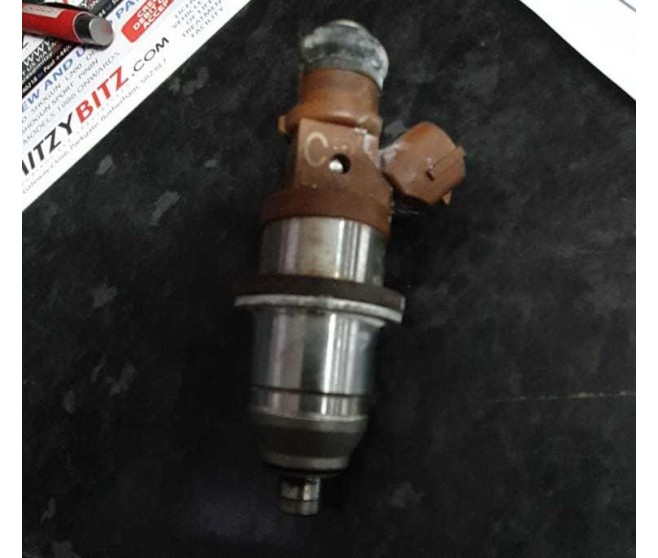BROWN TYPE C FUEL INJECTOR FOR A MITSUBISHI PAJERO - V25W