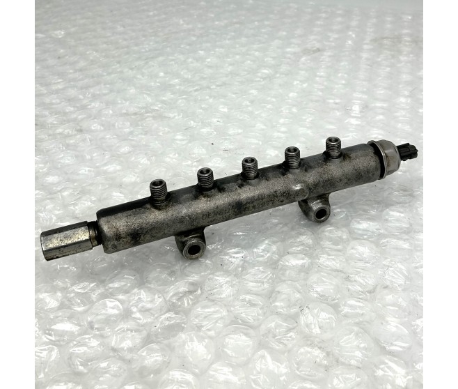 FUEL INJECTION RAIL AND SENSOR FOR A MITSUBISHI PAJERO SPORT - KH4W