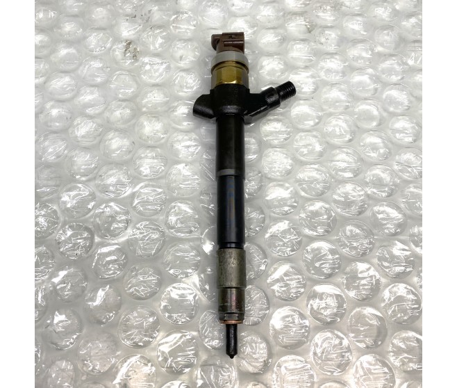 FUEL INJECTOR - SEE DESC FOR DETAILS FOR A MITSUBISHI PAJERO/MONTERO - V88W