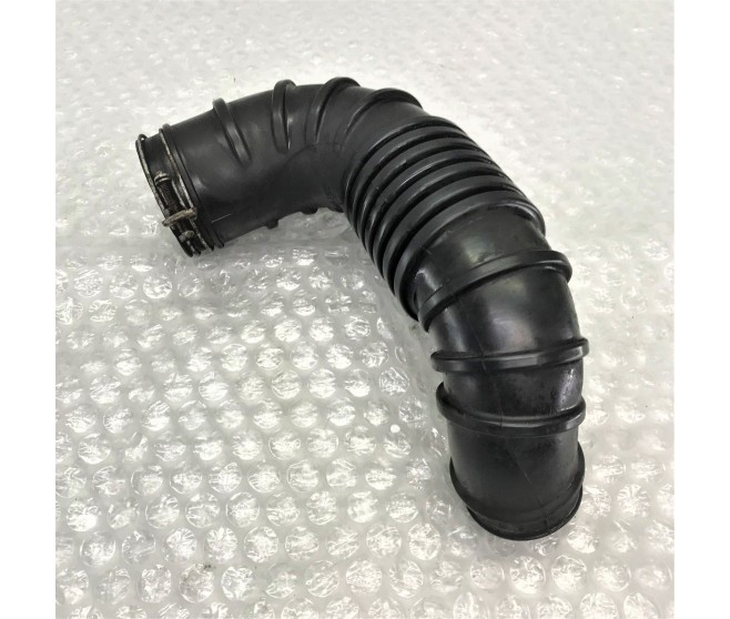 AIR BOX TO TURBO PIPE FOR A MITSUBISHI V98W - 3200D-TURBO/LONG WAGON<07M-> - GLX(NSS4/EURO4/DPF),S5FA/T LHD / 2006-08-01 -> - 