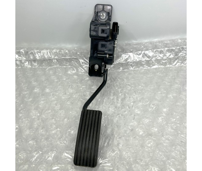 ACCELERATOR PEDAL FOR A MITSUBISHI GENERAL (EXPORT) - FUEL