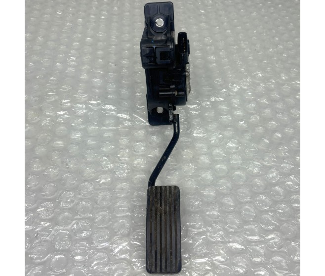 ACCELERATOR PEDAL FOR A MITSUBISHI PAJERO - V93W