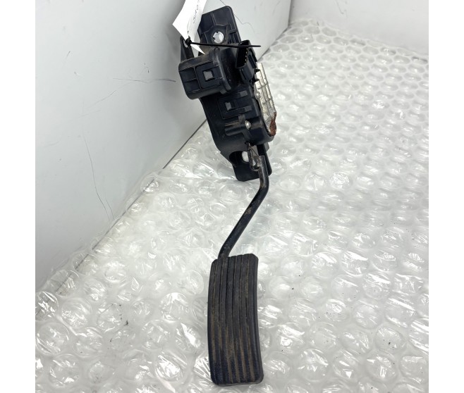 ACCELERATOR PEDAL FOR A MITSUBISHI PAJERO/MONTERO - V93W