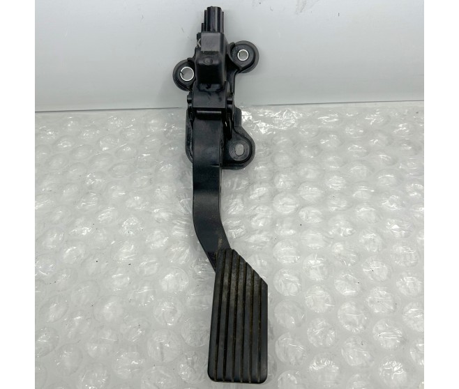 ACCELERATOR PEDAL FOR A MITSUBISHI DELICA D:5/SPACE WAGON - CV5W