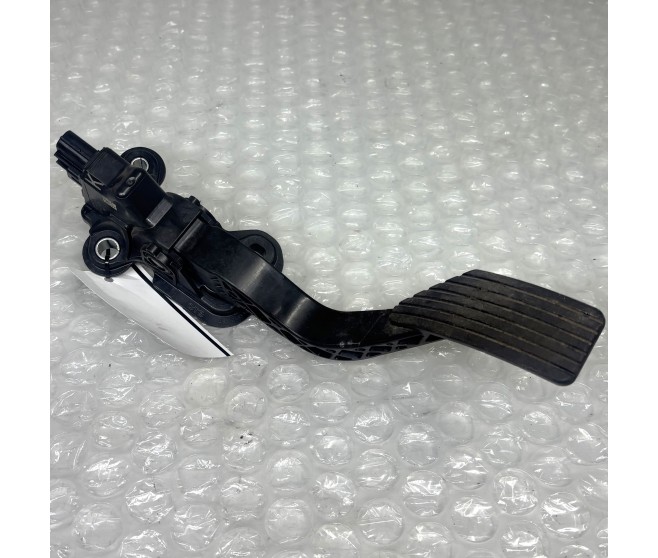 ACCELERATOR PEDAL FOR A MITSUBISHI GENERAL (EXPORT) - FUEL