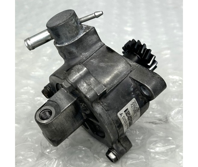 VACUUM PUMP FOR A MITSUBISHI TRITON - KB8T