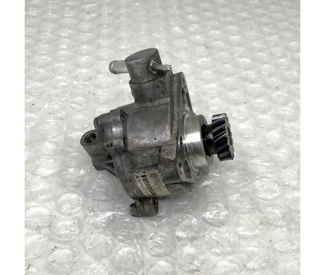 VACUUM PUMP FOR A MITSUBISHI V88W - 3200D-TURBO/SHORT WAGON<07M-> - GLX(NSS4/EURO4,5/DPF),5FM/T LHD / 2006-09-01 -> - VACUUM PUMP