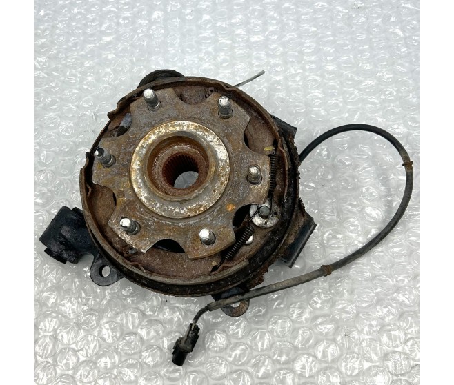 HUB AND KNUCKLE REAR LEFT FOR A MITSUBISHI REAR AXLE - 
