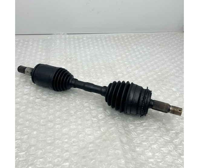 FRONT LEFT DRIVE SHAFT FOR A MITSUBISHI PAJERO/MONTERO - V87W