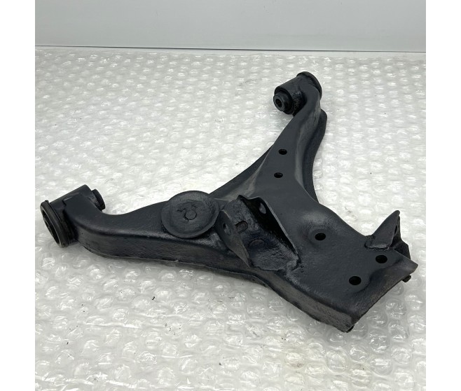 FRONT RIGHT LOWER CONTROL ARM FOR A MITSUBISHI PAJERO/MONTERO - V93W