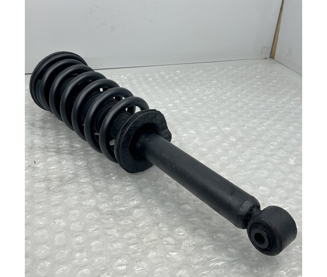 FRONT SHOCK ABSORBER FOR A MITSUBISHI PAJERO - V93W