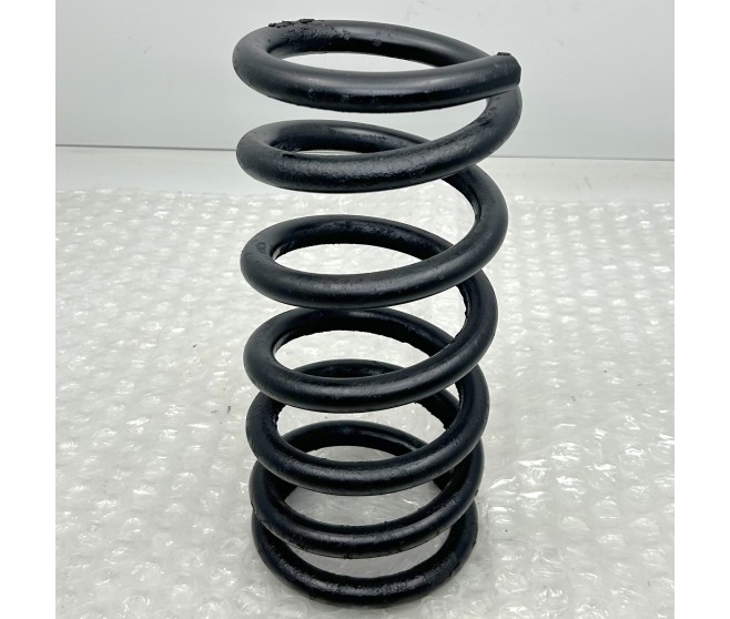 REAR SUSPENSION COIL SPRING FOR A MITSUBISHI PAJERO/MONTERO - V88W