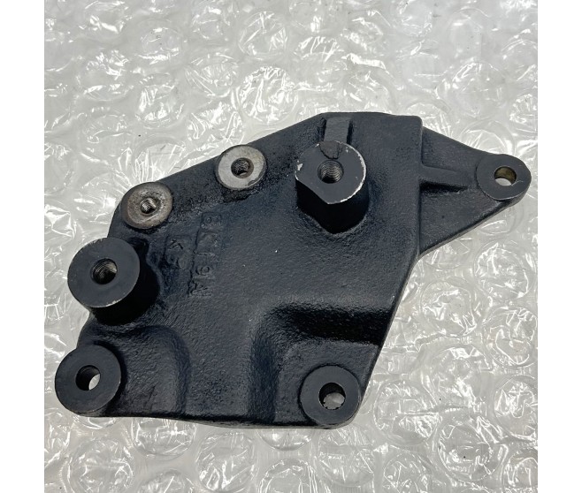 POWER STEERING OIL PUMP BRACKET  FOR A MITSUBISHI KA,B0# - POWER STEERING OIL PUMP BRACKET 