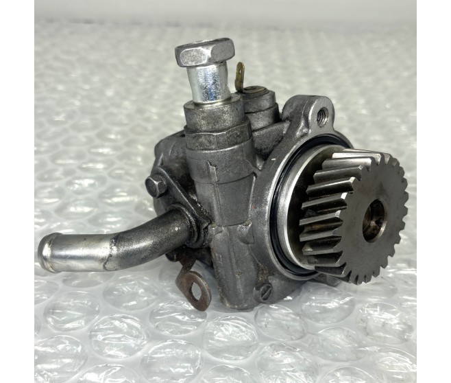 POWER STEERING OIL PUMP FOR A MITSUBISHI PAJERO - V88W