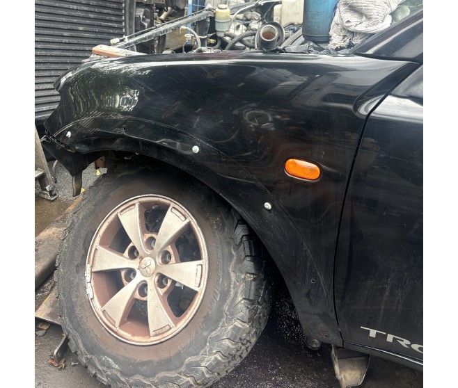 LEFT FRONT FENDER WING FOR A MITSUBISHI TRITON - KB4T