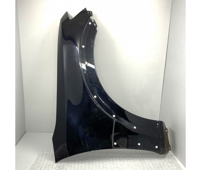 RIGHT FRONT FENDER - DAMAGED / SEE DESC FOR A MITSUBISHI PAJERO - V98W