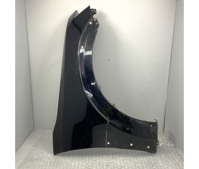 RIGHT FRONT FENDER - SEE DESC FOR A MITSUBISHI PAJERO/MONTERO - V98W