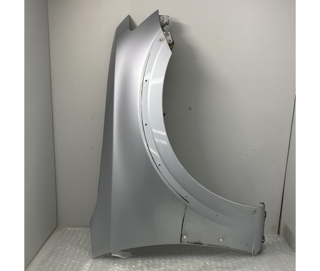 RIGHT FRONT FENDER - SEE DESC FOR A MITSUBISHI PAJERO/MONTERO - V97W