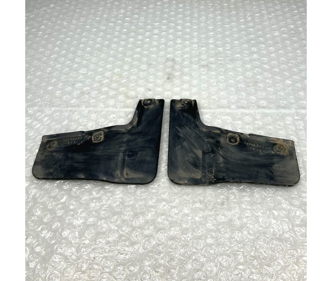 MUD FLAPS FRONT LEFT AND RIGHT FOR A MITSUBISHI PAJERO/MONTERO - V88W