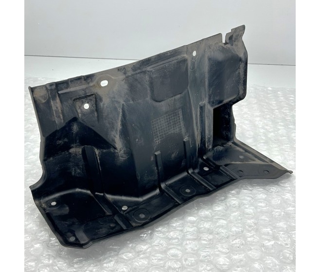 ENGINE ROOM SIDE COVER RIGHT FOR A MITSUBISHI BODY - 