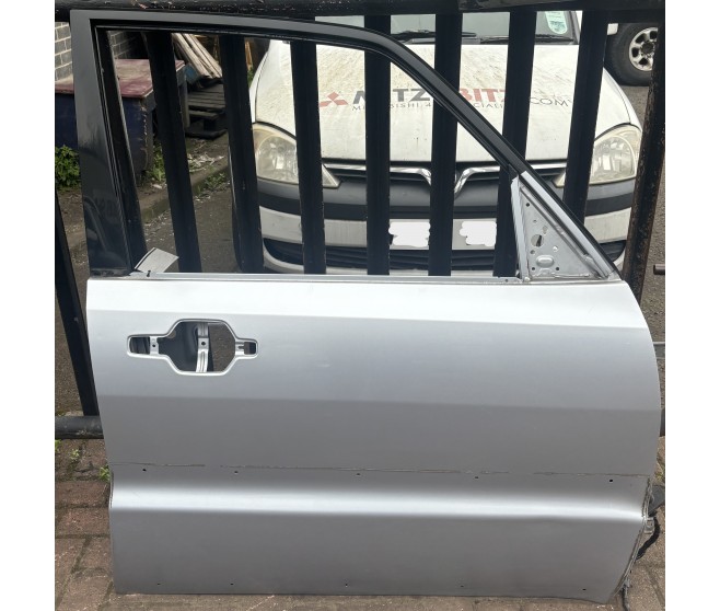 DOOR FRONT RIGHT FOR A MITSUBISHI V90# - FRONT DOOR PANEL & GLASS