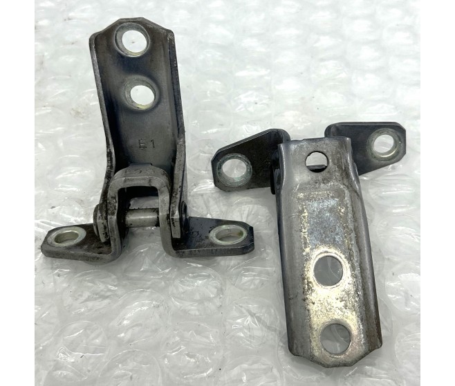 FRONT DOOR UPPER AND LOWER HINGE FOR A MITSUBISHI ASX - GA2W