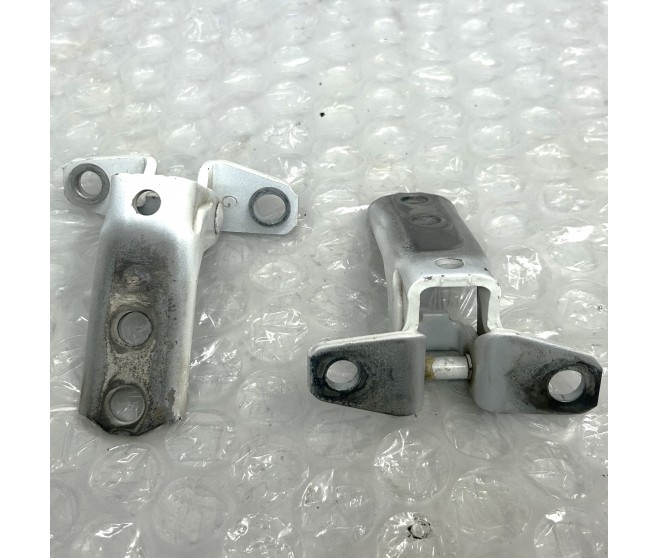 FRONT DOOR UPPER AND LOWER HINGE FOR A MITSUBISHI ASX - GA1W