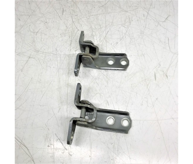 FRONT UPPER AND LOWER DOOR HINGES FOR A MITSUBISHI GF0# - FRONT UPPER AND LOWER DOOR HINGES