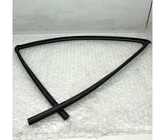 RUNCHANNEL FRONT DOOR WINDOW GLASS LEFT FOR A MITSUBISHI OUTLANDER - CW6W