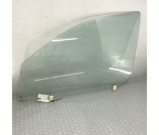 DOOR GLASS FRONT LEFT FOR A MITSUBISHI OUTLANDER - CW7W