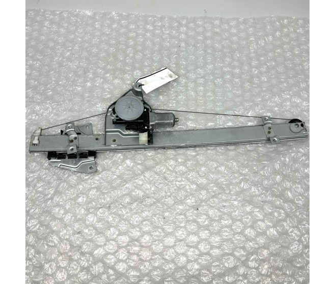 WINDOW REGULATOR AND MOTOR FRONT RIGHT FOR A MITSUBISHI PAJERO/MONTERO - V93W