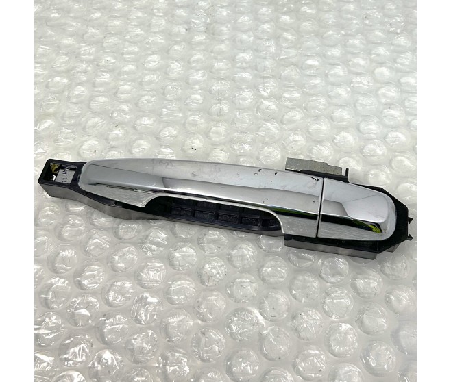 FRONT LEFT DOOR HANDLE FOR A MITSUBISHI PAJERO SPORT - KH6W