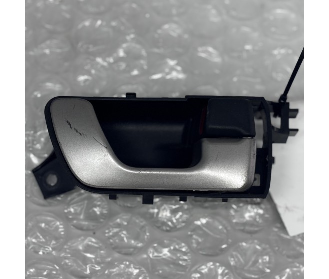 INSIDE DOOR HANDLE RIGHT FOR A MITSUBISHI PAJERO - V78W
