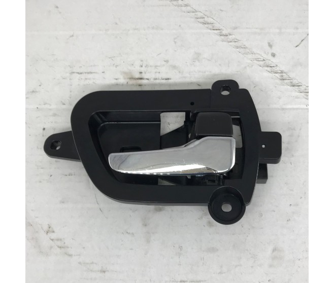 INSIDE DOOR HANDLE RIGHT FOR A MITSUBISHI OUTLANDER - CW5W