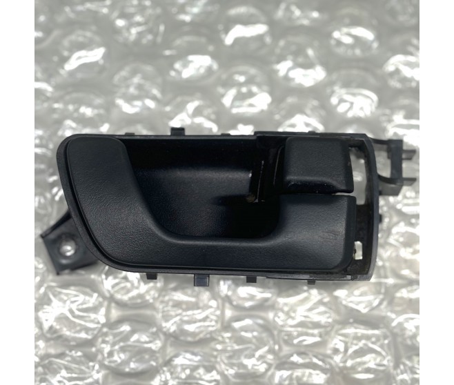 INSIDE DOOR HANDLE FRONT RIGHT FOR A MITSUBISHI DOOR - 