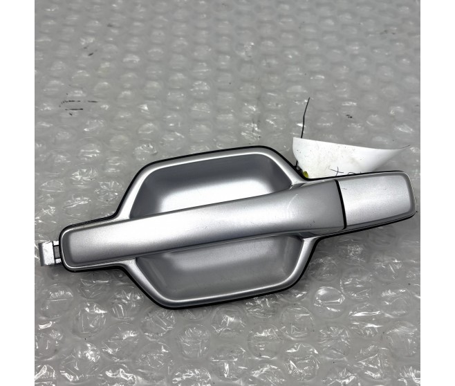 DOOR HANDLE FRONT LEFT FOR A MITSUBISHI PAJERO/MONTERO - V98V