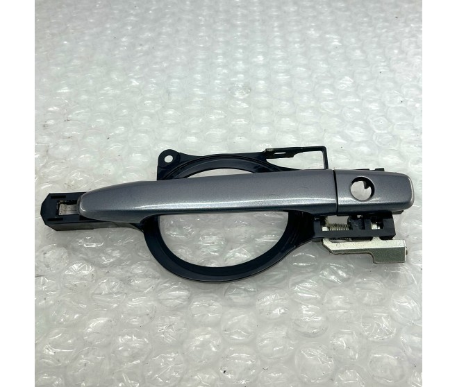 DOOR HANDLE AND BASE FRONT RIGHT FOR A MITSUBISHI GA0# - FRONT DOOR LOCKING