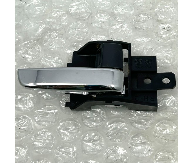 INSIDE DOOR HANDLE RIGHT FOR A MITSUBISHI ASX - GA6W