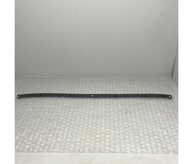 PASSENGER LOWER DOOR WEATHERSTRIP FOR A MITSUBISHI ASX - GA8W