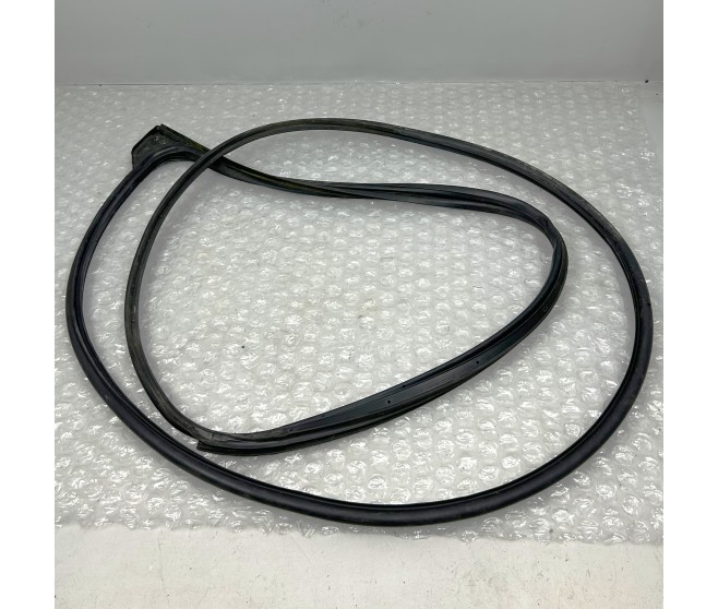 DOOR WEATHERSTRIP FRONT RIGHT FOR A MITSUBISHI DOOR - 