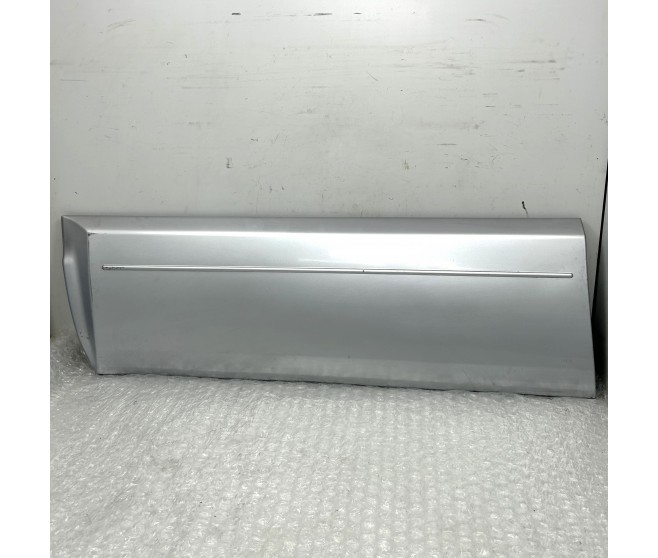 DOOR MOULDING FRONT LEFT FOR A MITSUBISHI PAJERO - V98W