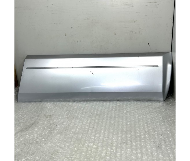 DOOR MOULDING FRONT RIGHT FOR A MITSUBISHI PAJERO - V98W