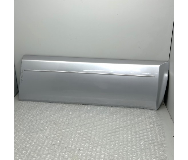 LOWER DOOR MOULDING FRONT RIGHT FOR A MITSUBISHI GENERAL (EXPORT) - EXTERIOR