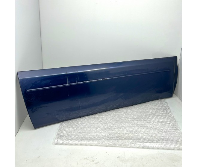 LOWER DOOR TRIM FRONT RIGHT FOR A MITSUBISHI V88W - 3200D-TURBO/SHORT WAGON<07M-> - GLS(NSS4/EURO4/OPEN TYPE DPF),S5FA/T LHD / 2006-09-01 -> - 